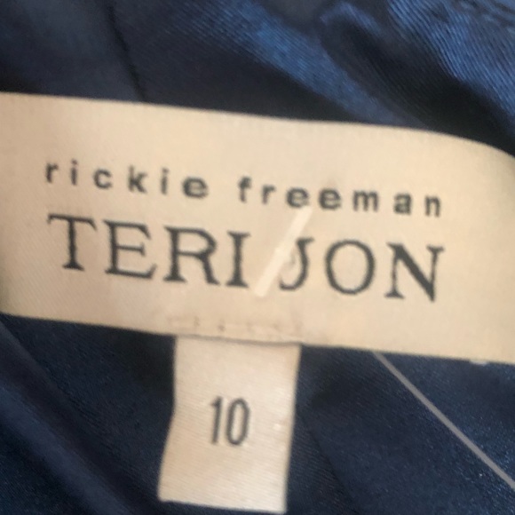 Long evening gown - Picture 7 of 7